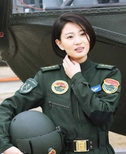 濃妝豔抹就別演軍人了!這8位女星告訴你,什麼才是颯爽英姿 濃妝豔抹就別演軍人了!這8位女星告訴你,什麼才是颯爽英姿