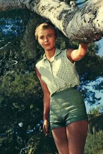 誰說女知識分子不時髦?會寫字的女人,穿得好更好看 誰說女知識分子不時髦?會寫字的女人,穿得好更好看