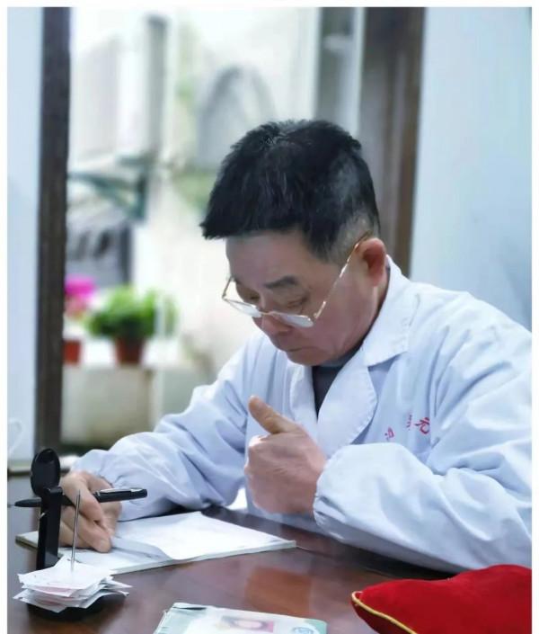 心悸心慌、早搏房顫、風溼性心臟病越來越年輕化，老中醫賀培坤提醒大家，心臟問題要特別重視，及早治療