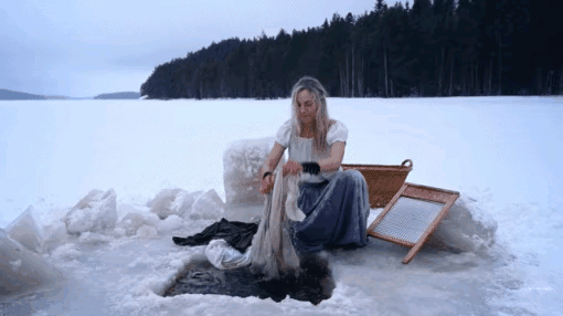 “北歐李子柒”隱居十年，瑞典旅遊局為她打call，卻被網友罵