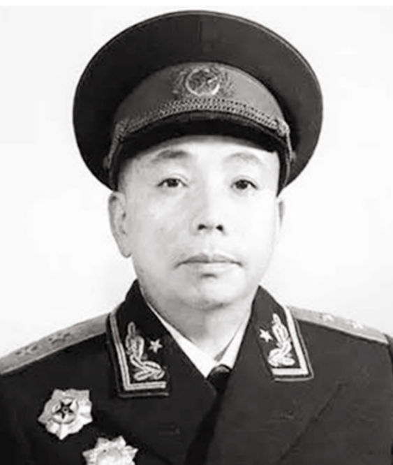 1977年萬毅向黨中央提一請求，鄧小平看後批示：他過去是有貢獻的