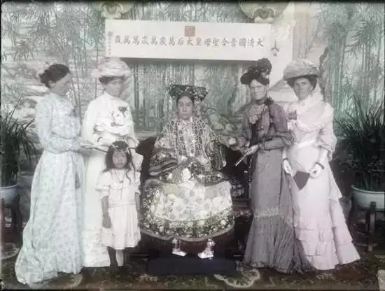 外國畫師被70歲慈禧太后迷住，稱不到40歲！她到底長什麼樣？