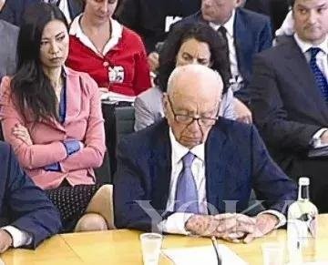 52歲鄧文迪：離婚6年還能捲走前夫40億美元，傳奇人生無人能複製