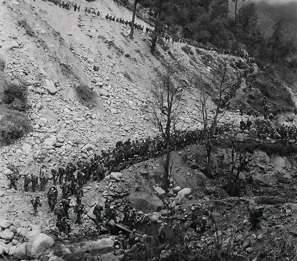 尼赫魯向美求援後，調3萬兵力再襲邊境，丁盛少將下令：關門打狗