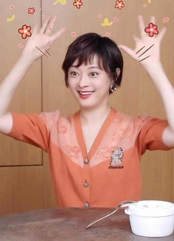 孫儷這回打扮真高調,穿1000針織衫配金耳環,輕鬆打造高階感 孫儷這回打扮真高調,穿1000針織衫配金耳環,輕鬆打造高階感