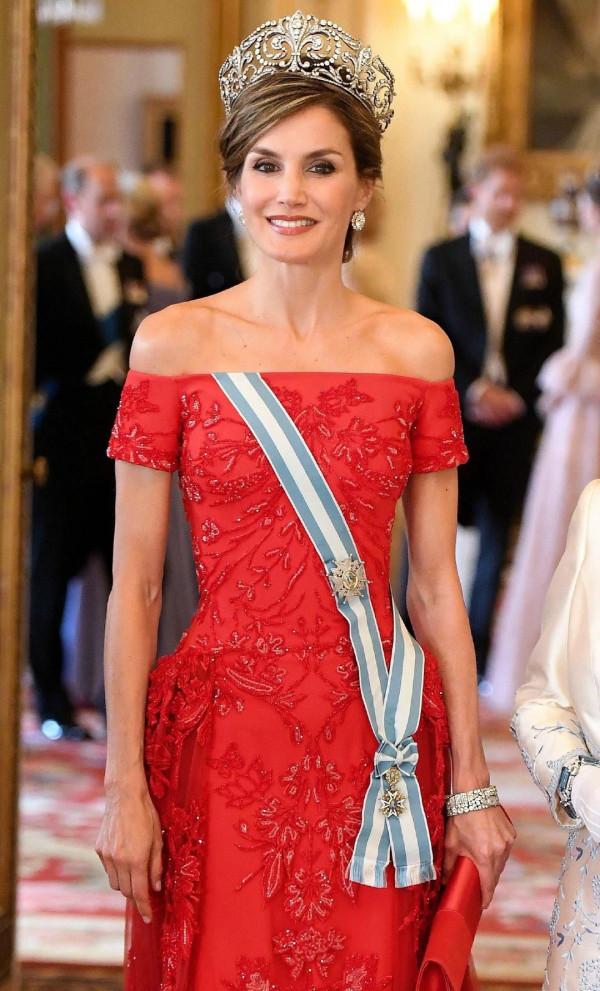 二婚成為最美王后,不是貴婦卻貴氣十足,仙氣美貌連皺紋都迷人 二婚成為最美王后,不是貴婦卻貴氣十足,仙氣美貌連皺紋都迷人