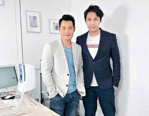 恭喜!48歲陳煒被小5歲男友跪地求婚,與富商離婚9年終覓得幸福 恭喜!48歲陳煒被小5歲男友跪地求婚,與富商離婚9年終覓得幸福