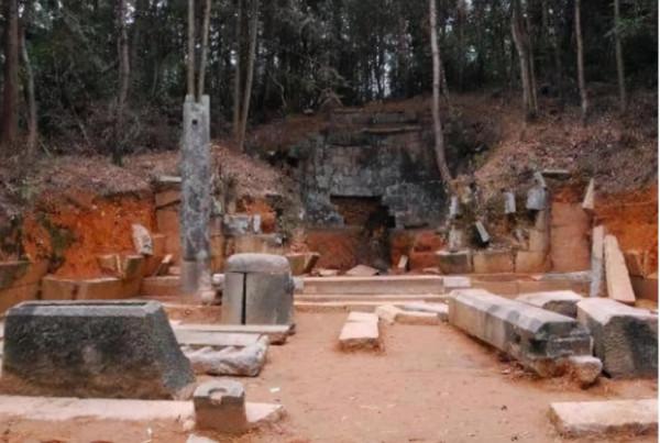 &quot;金簪上的天上人間&quot;，朱厚燁之墓發現的金簪，被稱&quot;鬼斧神工&quot;