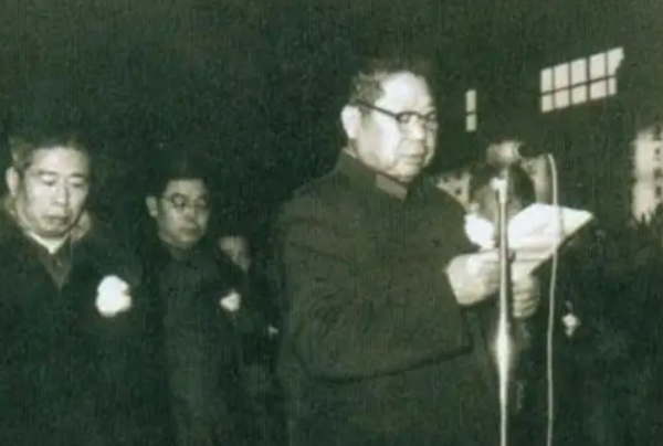 賴傳珠將自己定為中將，毛主席堅決否定，最終他被授予什麼軍銜？