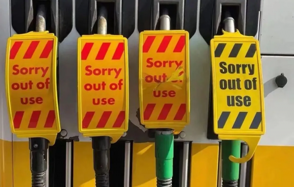 限量!加油站出現“油荒” 限量!加油站出現“油荒”