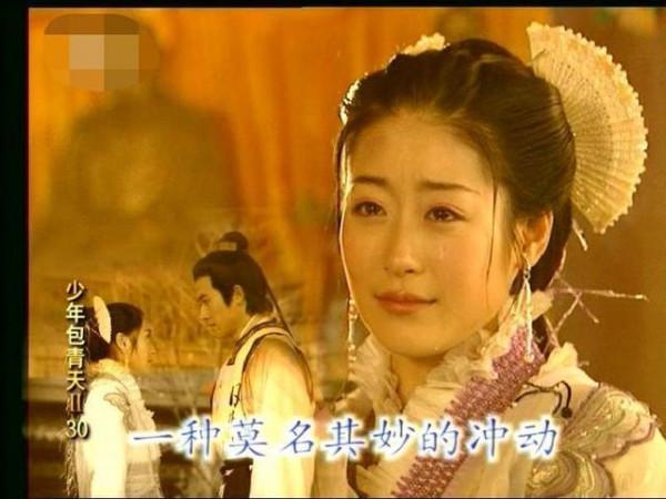 翻車造型一個接一個,沒有蕭薔的顏值,不要輕易駕馭“扇子造型” 翻車造型一個接一個,沒有蕭薔的顏值,不要輕易駕馭“扇子造型”