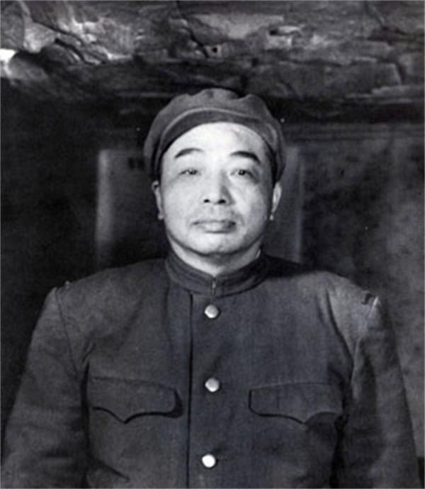 李克農俘獲2名女俘虜，為何要放掉穿長靴的？他的回答讓戰士大悟