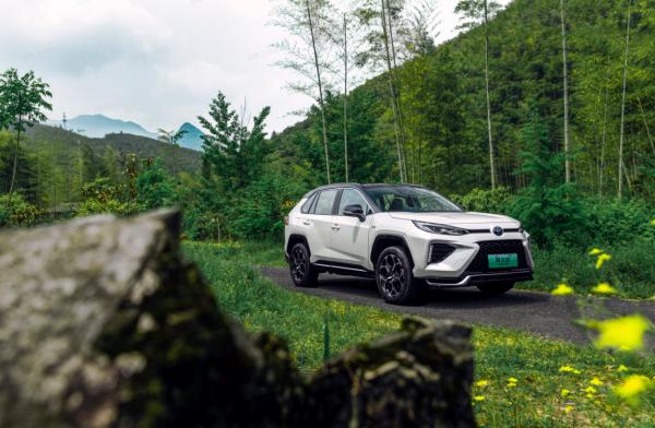 豐田再推“效能車”,5.92秒可破百,綜合續航1152km,可以入手? 豐田再推“效能車”,5.92秒可破百,綜合續航1152km,可以入手?