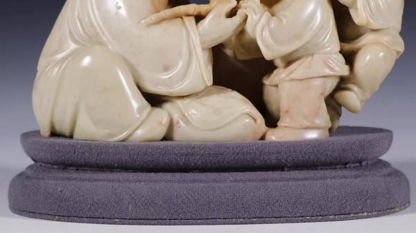 舊藏「壽山石 童子老者 擺件」規格：不帶底高8.5寬12.8厚5.5cm