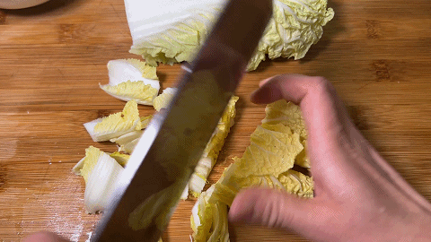 白菜豆腐湯，湯鮮味美汁濃白，豆腐嫩滑不易碎，營養豐富，真好喝