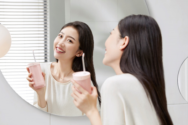 一分鐘衝淨，呵護牙齦 飛利浦Sonicare行動式衝牙器全新上市