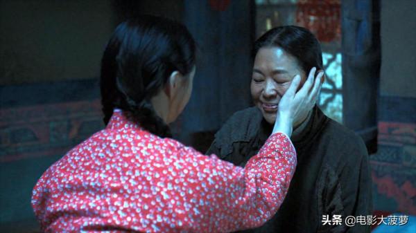 看完《功勳》才知道，倪萍脫下來的褲子襪子，為什麼能自己站立了