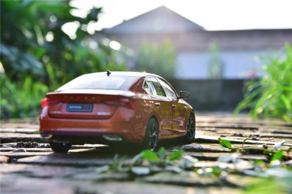 橙風破浪，明銳PRO能量橙車模外拍