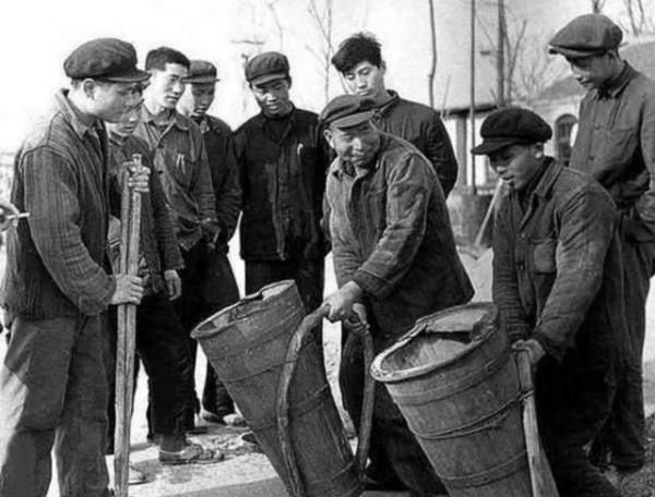 北平“糞霸”有多壕？於德順獨佔36條糞道，擁有100餘套房產