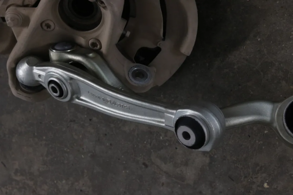 翻新“破爛不堪”的寶馬X5,車主硬是把X5當拖拉機開了7年 翻新“破爛不堪”的寶馬X5,車主硬是把X5當拖拉機開了7年