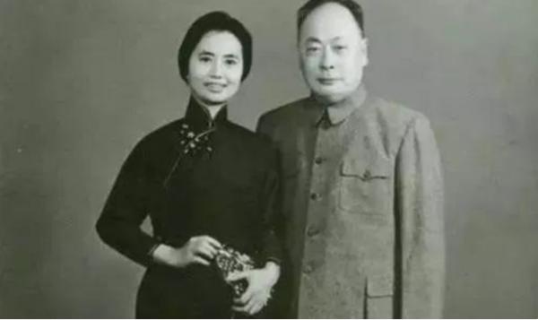 陳毅與張茜相愛32年，曾衝動大鬧離婚，臨終前坦言：我對不起你