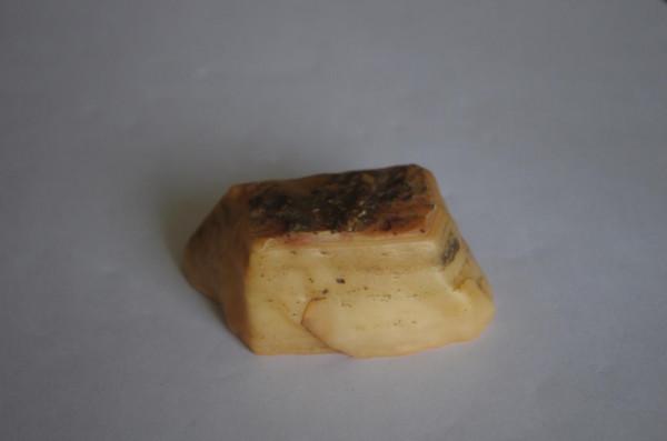 泥石也叫古陶石，肌膚溫潤如玉