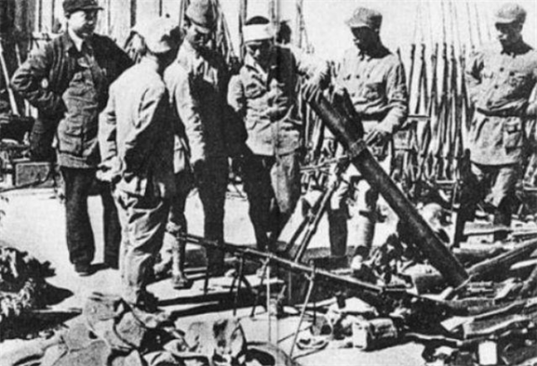 母親被國軍抓獲,政委當場發飆:誰敢動我媽,我讓他全家雞犬不留 母親被國軍抓獲,政委當場發飆:誰敢動我媽,我讓他全家雞犬不留