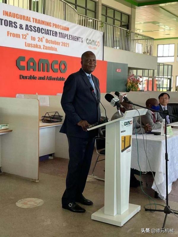 德元學院首期開班典禮，尚比亞科技部長菲利克斯·穆塔蒂出席祝賀