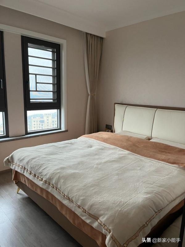 一家四口喬遷新居，全屋裝修漂亮上檔次，生活幸福又令人羨慕