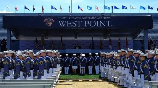 1998年張萬年在美國西點軍校演講，短短几句話，臺下響起熱烈掌聲