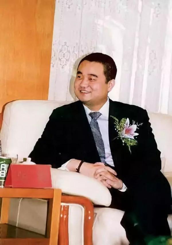 連外國人都驚呼&OpenCurlyDoubleQuote;東方魔水&rdquo;的健力寶，毀在一個&OpenCurlyDoubleQuote;氣功大師&rdquo;手中