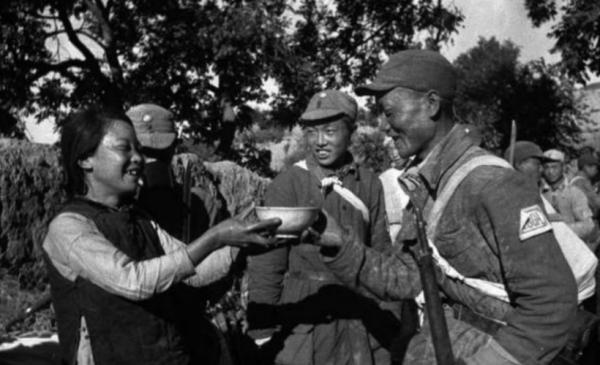 42年警衛開槍自盡，楊奇清下令抓捕其未婚妻，牽出刺殺彭德懷陰謀