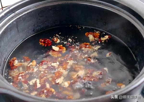 自制糖炒核桃，孩子的小零食，香脆好吃，我自己的愛好