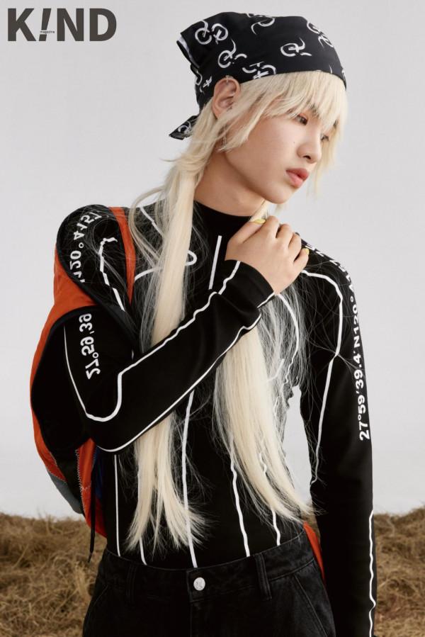 穿長裙、塗指甲油的boy黃明昊，男生還能這麼搭