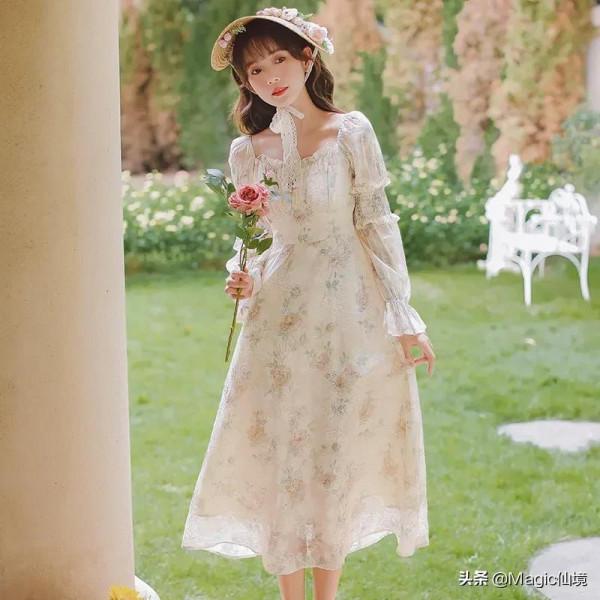 日常穿搭-刺繡公主連衣裙