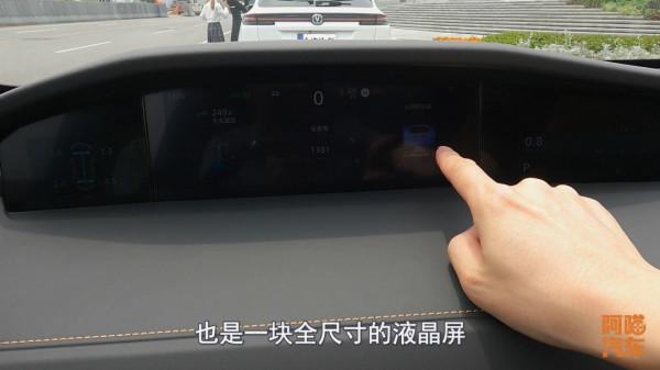 喵哥試駕了一天長安UNI-K，居家適用還是挺香，期待能出七座版本