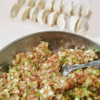 百吃不厭的韭黃肉水餃,你會做嗎? 百吃不厭的韭黃肉水餃,你會做嗎?