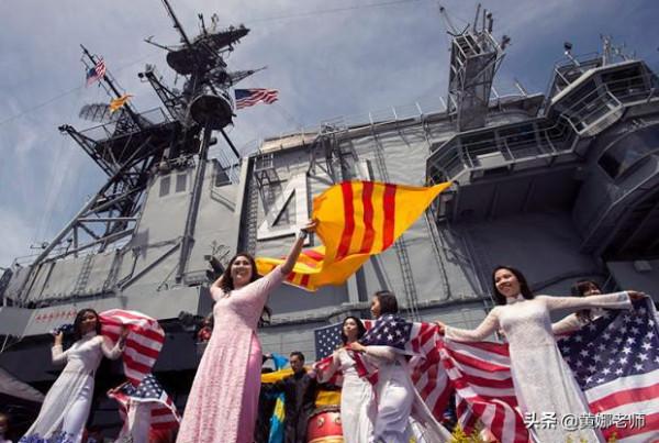 越南西貢大撤退中,美軍曾主動把直升機推下航母,這背後很有故事 越南西貢大撤退中,美軍曾主動把直升機推下航母,這背後很有故事