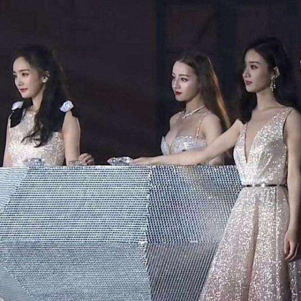 10位“流水線”女星，演技拉胯、套路化嚴重，轉型困難卻頻頻霸屏