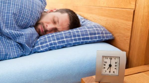 “早睡早起身體好”這話並不完全對