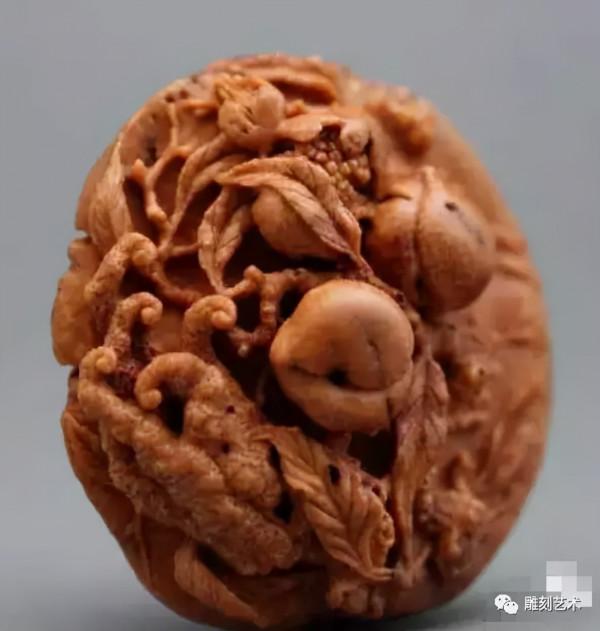 桃子誰都吃過,可是如此勁爆的桃核雕刻誰見過? 桃子誰都吃過,可是如此勁爆的桃核雕刻誰見過?