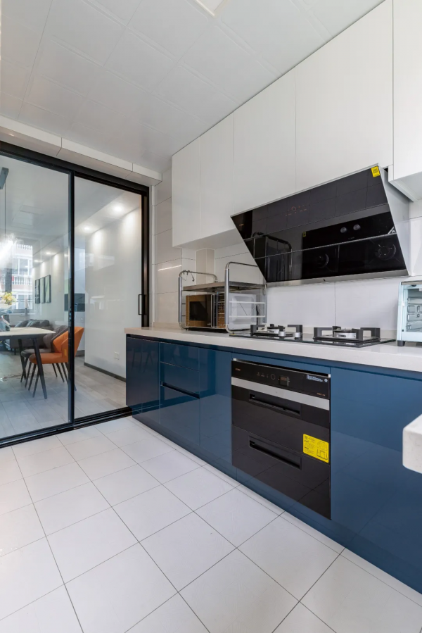 絕了！90㎡老房改造成“極簡黑白灰”，高階感爆棚