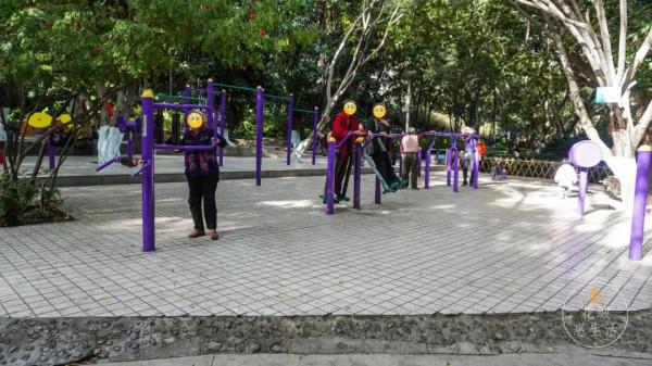 在他們生活的世界裡是什麼樣的？