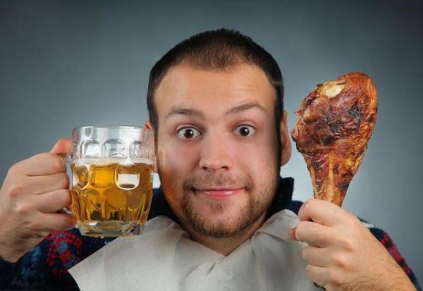 長期“喝白酒”和“喝啤酒”,身體有什麼區別?哪種對身體傷害小 長期“喝白酒”和“喝啤酒”,身體有什麼區別?哪種對身體傷害小