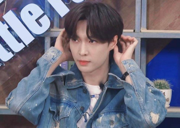 張藝興參加長江商學院面試，事業學習兩手抓，不愧是正能量的榜樣