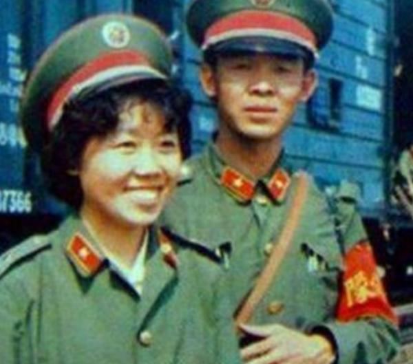 他用7發手槍子彈與敵周旋6天，死後遺體被封入水泥，只剩一隻頭骨