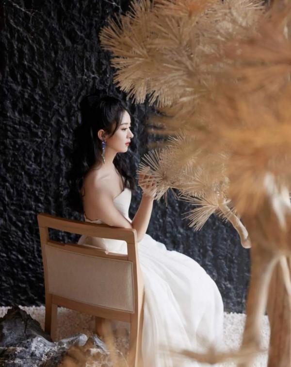 趙麗穎五套白色穿搭，美出了新高度俏皮，冷豔，仙氣，清純，高貴