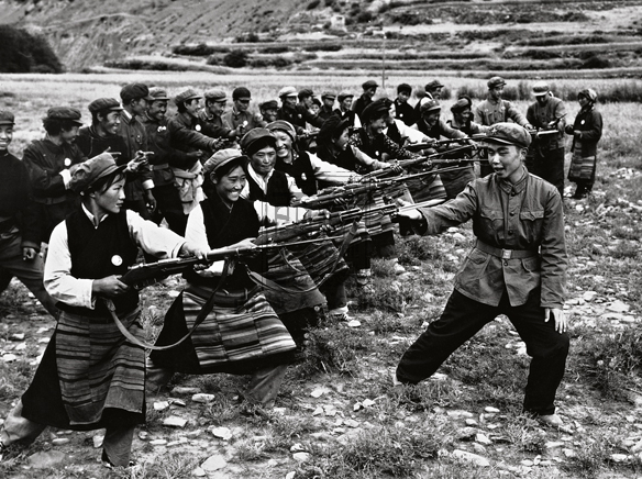 昌都戰役：印度支援藏軍300挺機槍，藏軍下令寺廟唸經詛咒解放軍