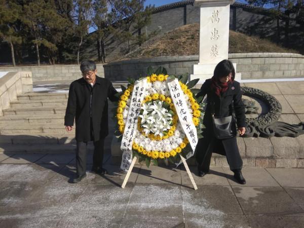 外國人祭拜旅順萬忠墓的幾張照片