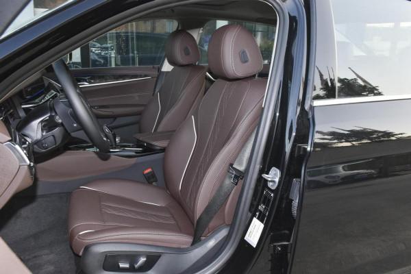 德系豪華C級車，標配2.0T+8AT，入門版都是後驅，寶馬5系香不香？